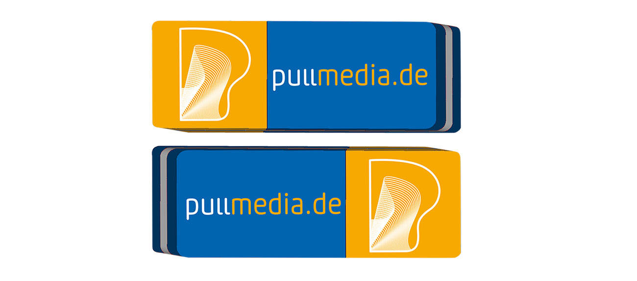 USB-Stick mit Logo von „Pullmedia“